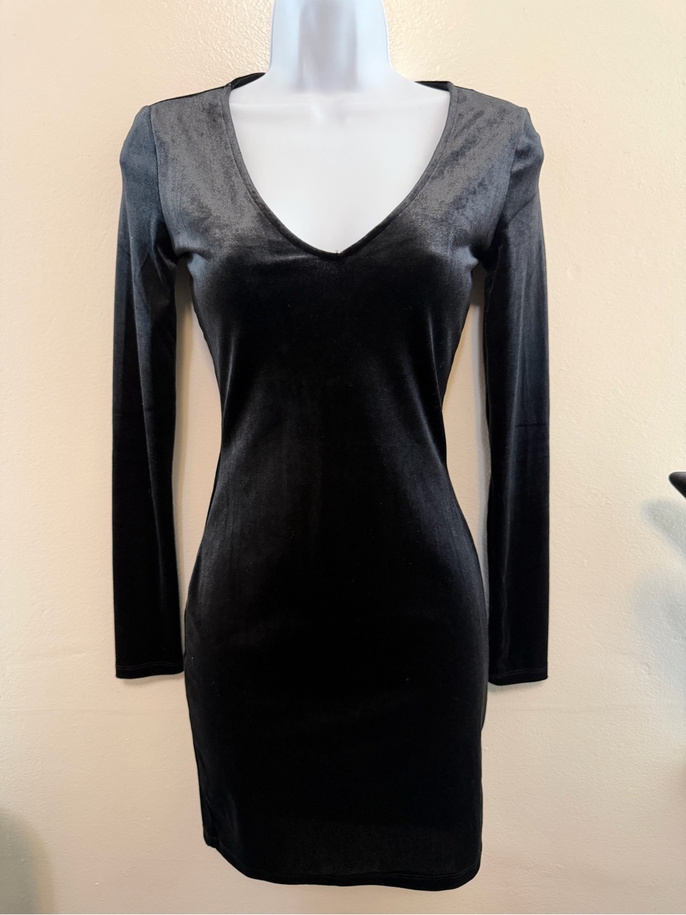 H&M Black Velvet V-Neck Long Sleeve Bodycon Dress